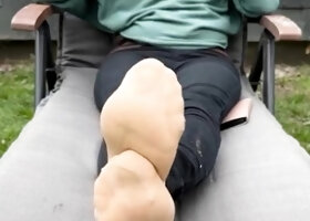 Perverted MILF in kinky foot fetish and anal action