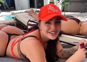 Pool & Bikinis Full Stream
