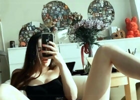 Sexy brunette amateur babe masturbating on cam