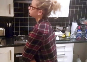 Big ass fetish ho toys her aching big ass hard