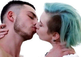 Young platinum-blonde girl likes mighty cunnilingus
