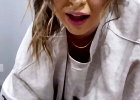 Riley Reid Gets Doggy Fuck After Watching A Movie Onlyfans