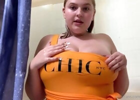 Awesome Big Boobs Blonde Masturbates In The Shower