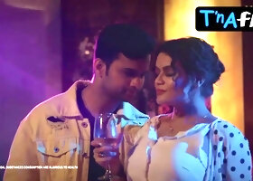 Leena Singh Sexy Scene  in Daddy Cool
