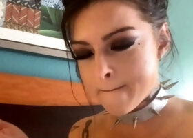 Brunette amateur webcam babe pleases pussy