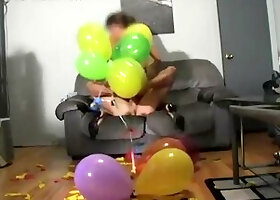Sexy looner girlfriend fucks and pops balloons